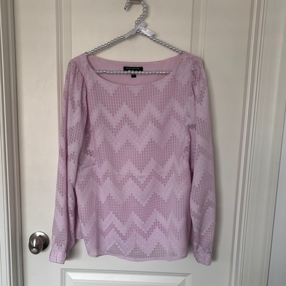 Banana Republic Light Pink Textured Blouse. Sz M